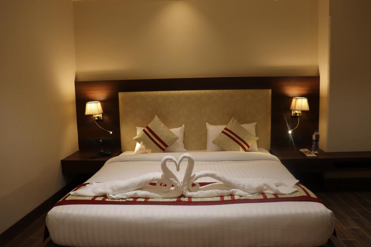 Hotel Grand Geeta ベアワル エクステリア 写真