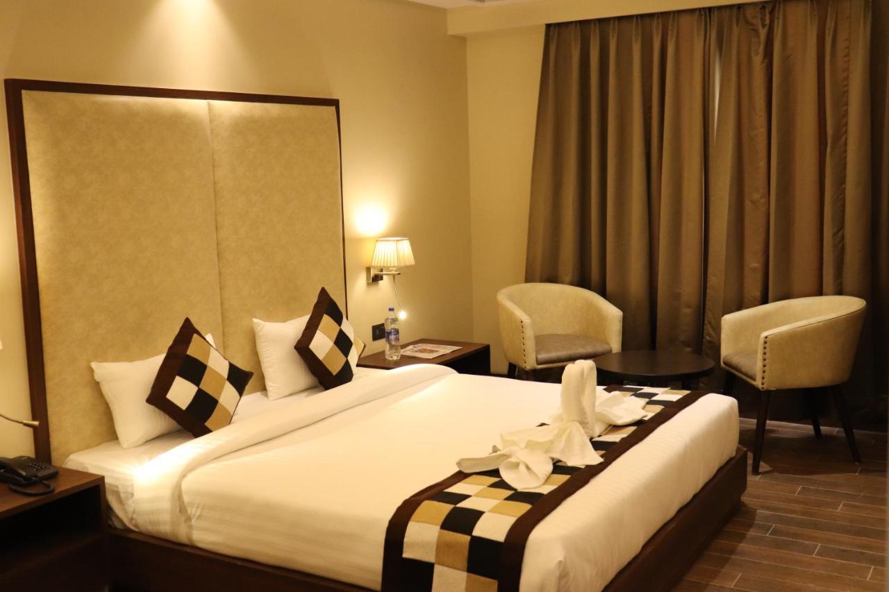 Hotel Grand Geeta ベアワル エクステリア 写真